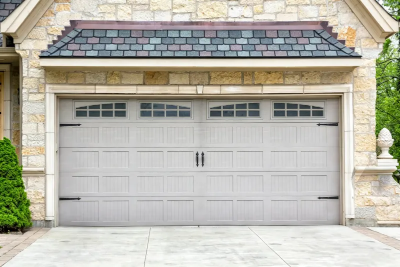 CARRIAGE HOUSE  16x7ft , 9x7ft